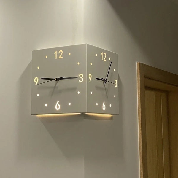 Moderne dubbelzijdige hoekwandklok | Stil en lichtgevoelig ontwerp