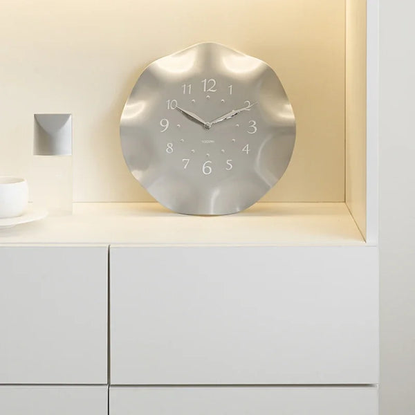 Moderne minimalistische witte wandklok | Elegante woon- en woonkamerinrichting