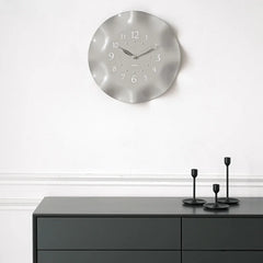 Moderne minimalistische witte wandklok | Elegante woon- en woonkamerinrichting