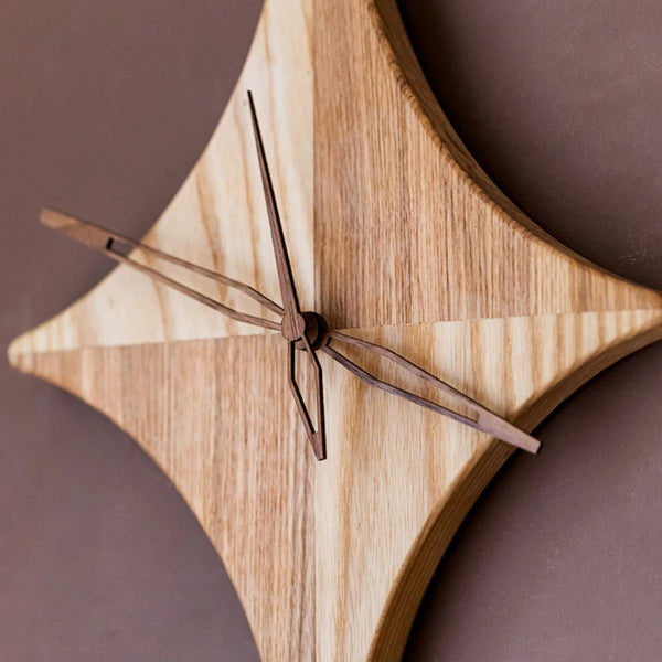 Stervormige wandklok van massief hout | Stijlvolle en natuurlijke wanddecoratie
