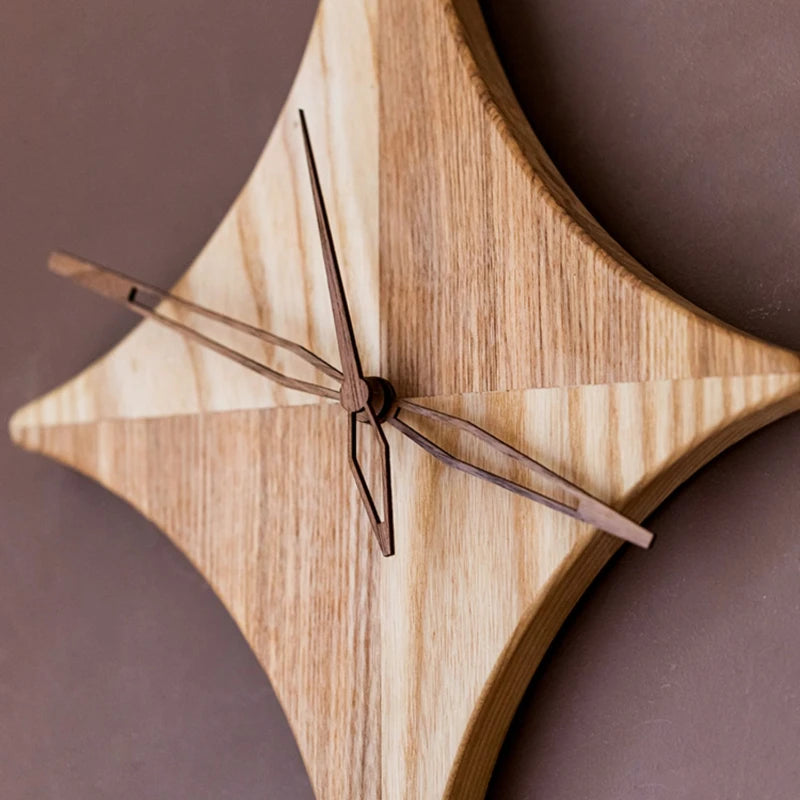 Stervormige wandklok van massief hout | Stijlvolle en natuurlijke wanddecoratie