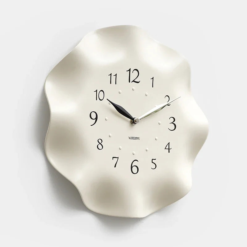 Moderne minimalistische witte wandklok | Elegante woon- en woonkamerinrichting
